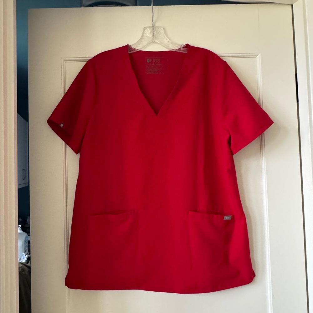 Casma Three-Pocket Scrub Top, red - Picture 5 of 10